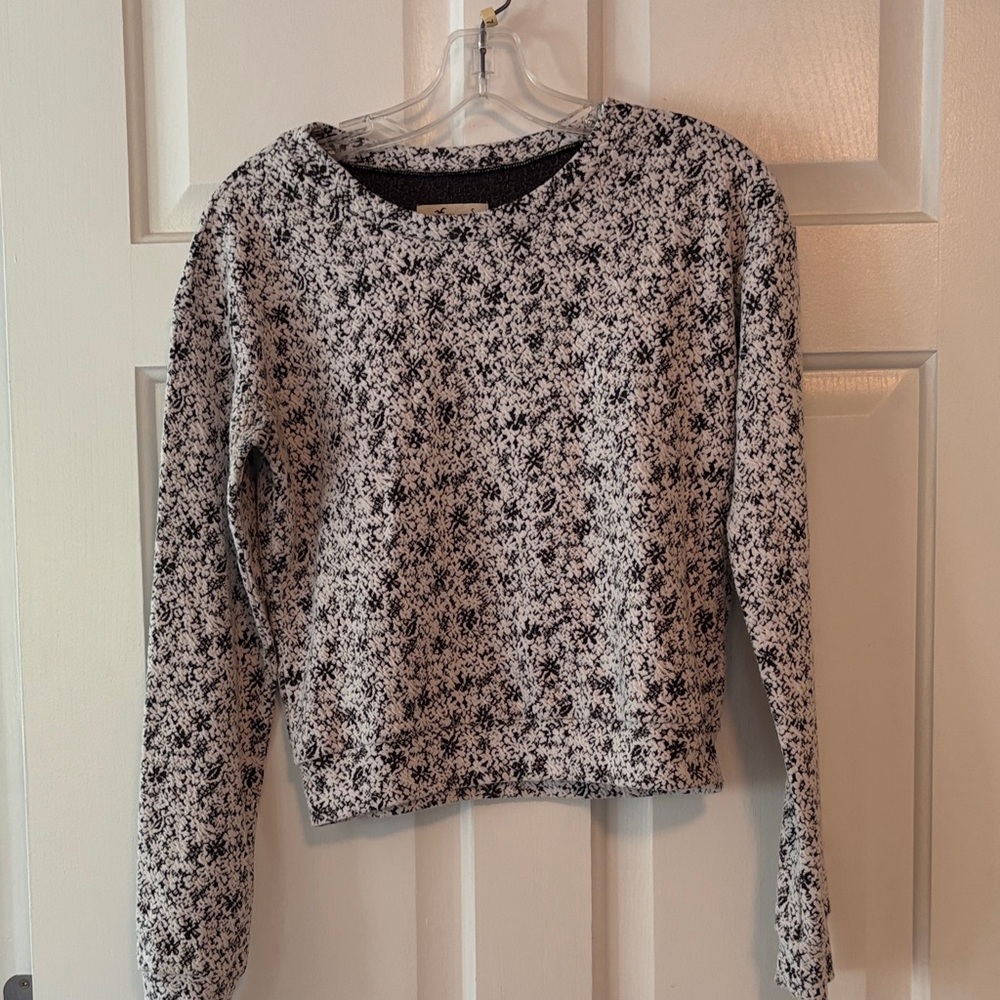 Hollister Black and White Patterned Sweater